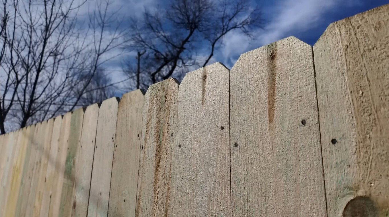 Expert fence repair and replacement in Muncie, IN